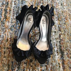 Shi by Journeys satiny black ruffled heels 6 1/2